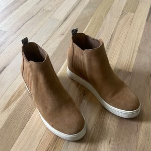 Dolce vita wedge sneaker size 9